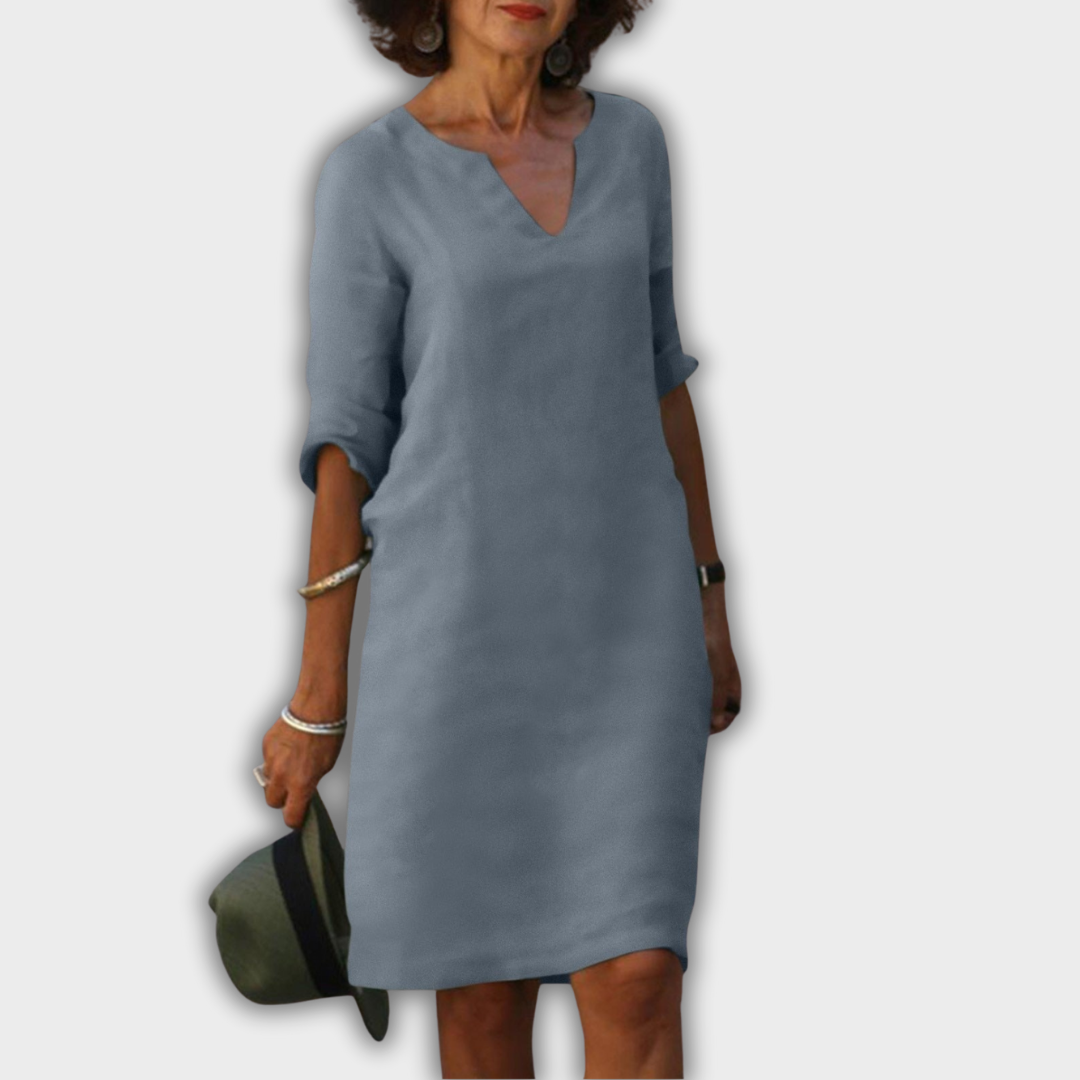 Lyns - dress with V-neck