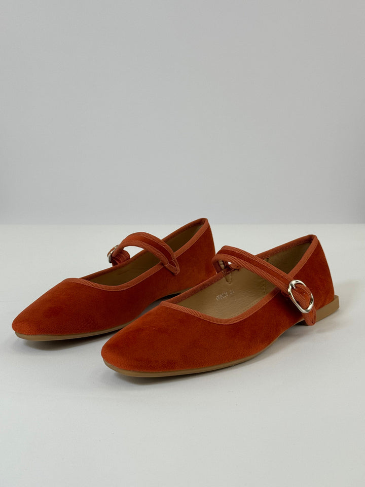 Ballerina flats with a strap