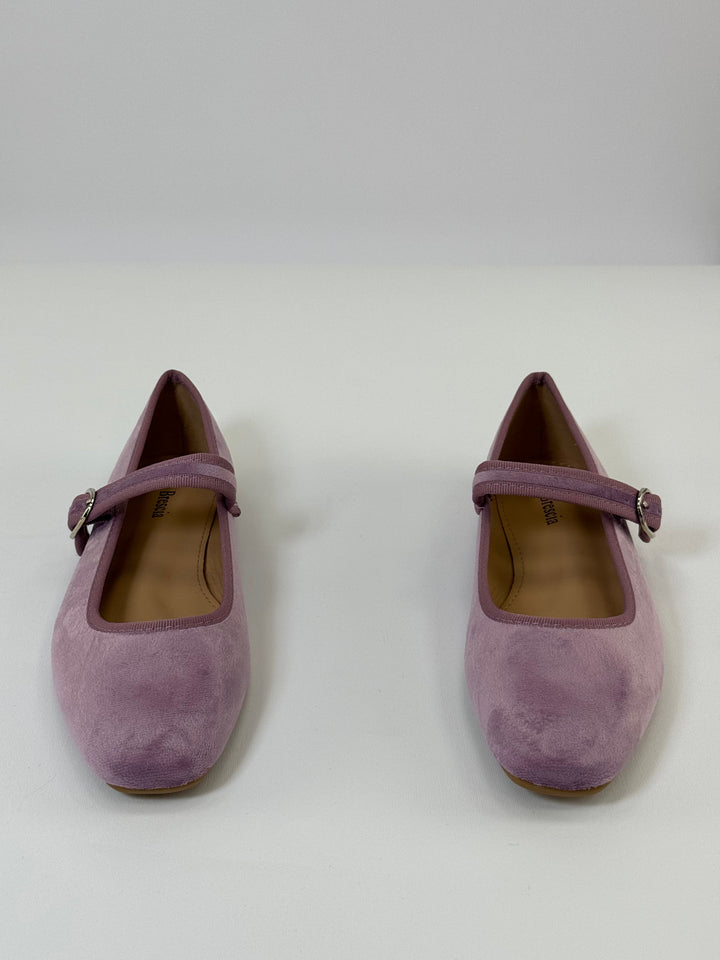 Ballerina flats with a strap