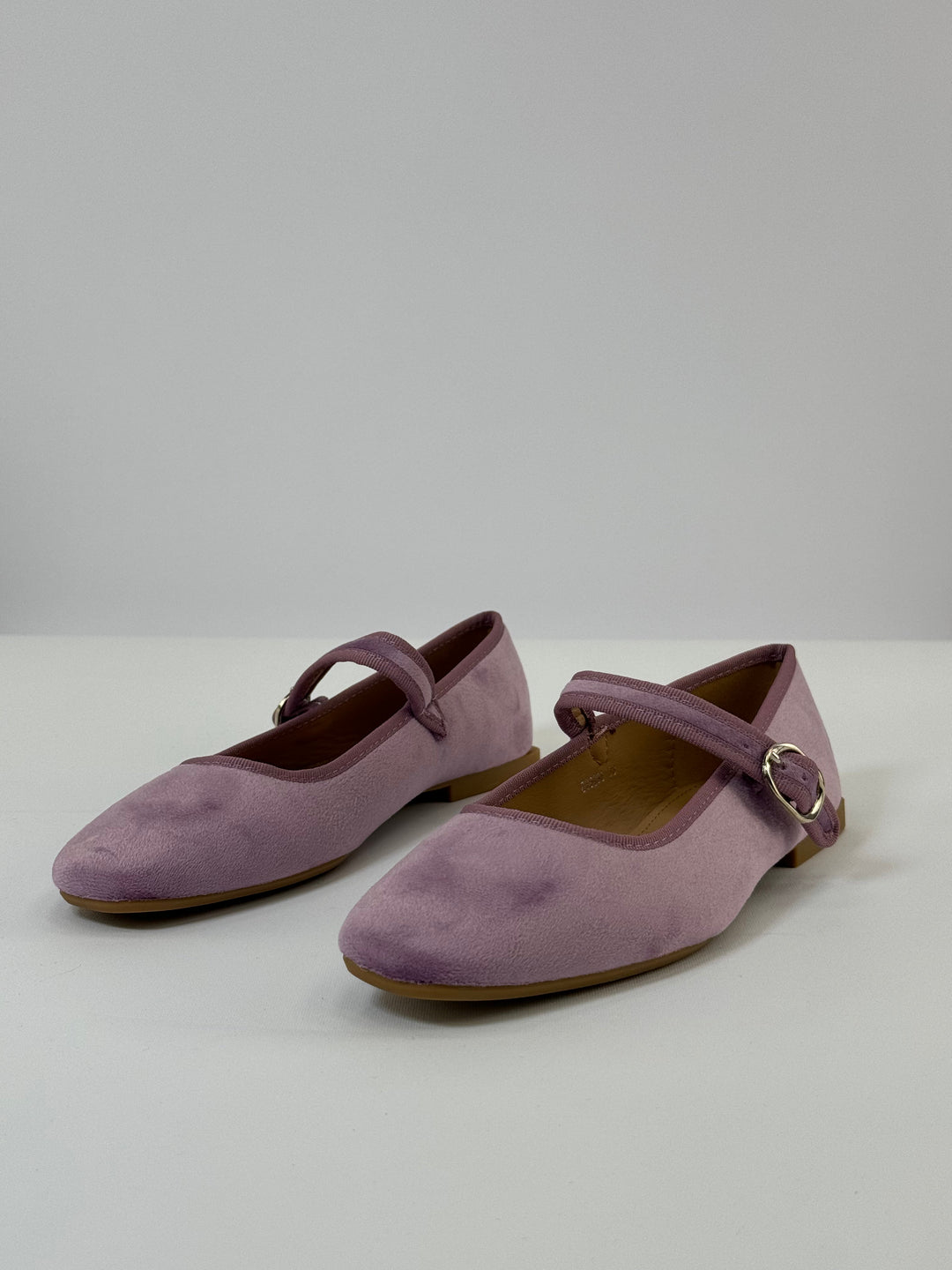 Ballerina flats with a strap