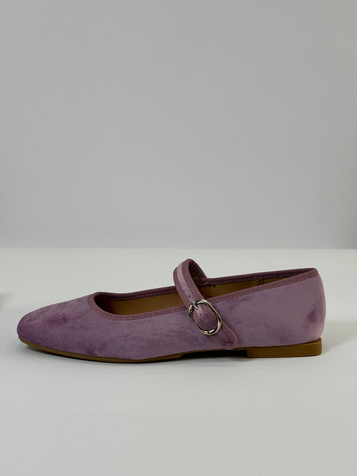 Ballerina flats with a strap