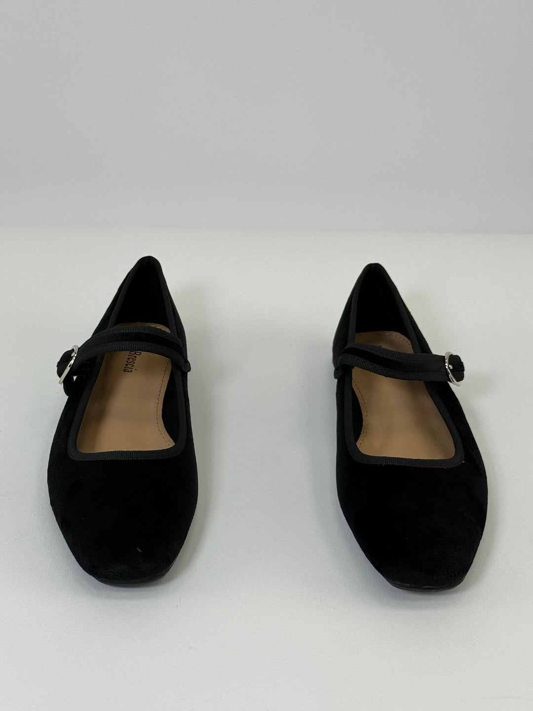 Ballerina flats with a strap