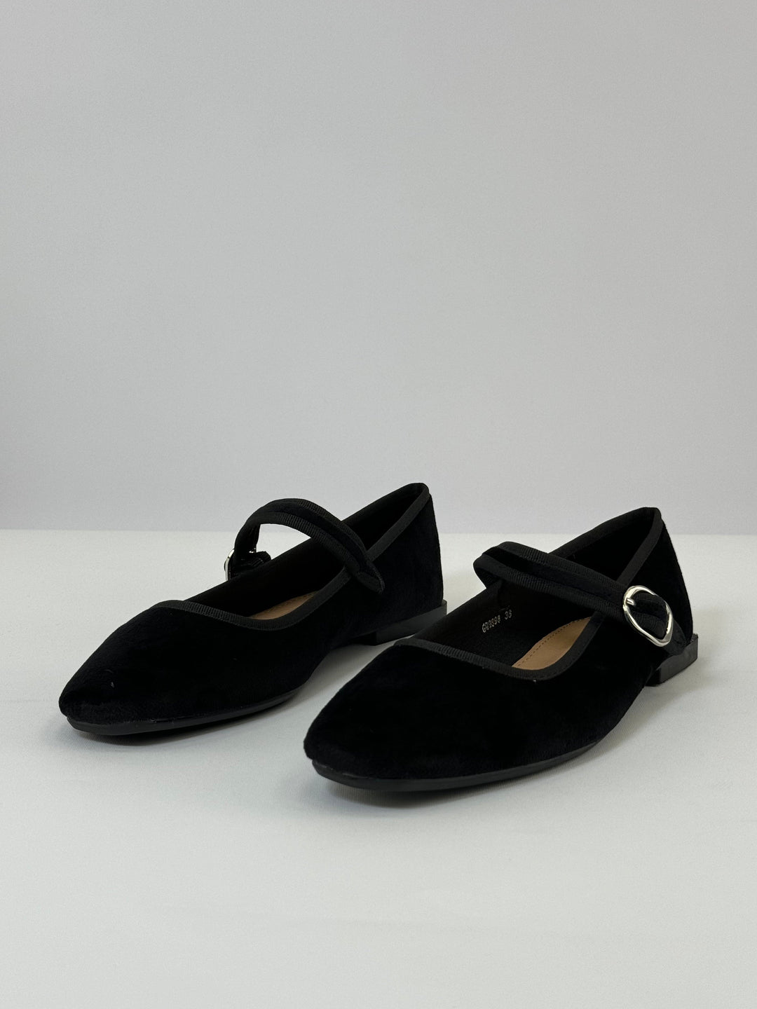 Ballerina flats with a strap