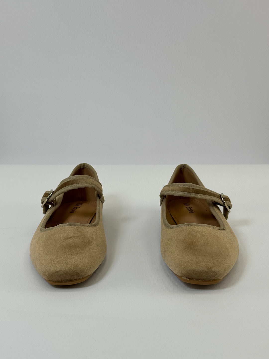 Ballerina flats with a strap