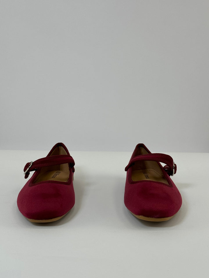 Ballerina flats with a strap