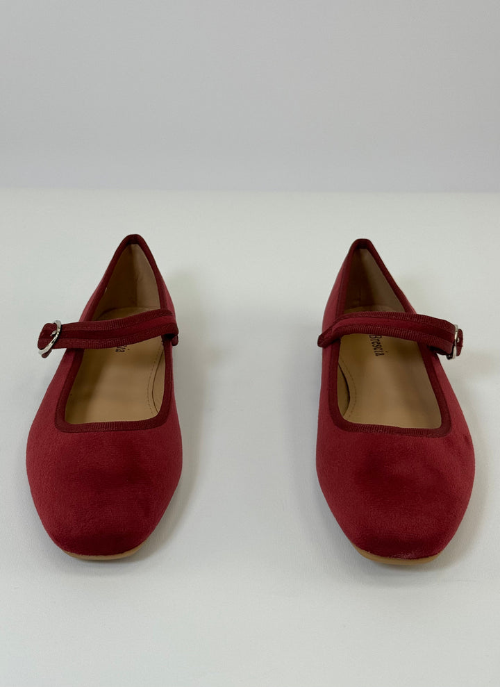 Ballerina flats with a strap
