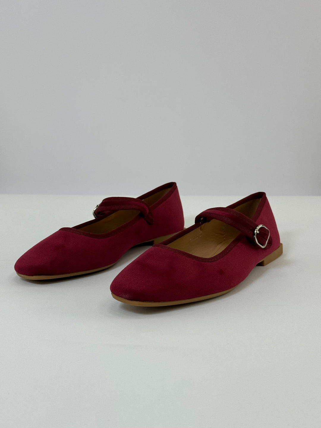 Ballerina flats with a strap