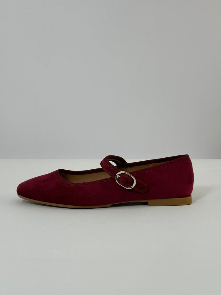 Ballerina flats with a strap