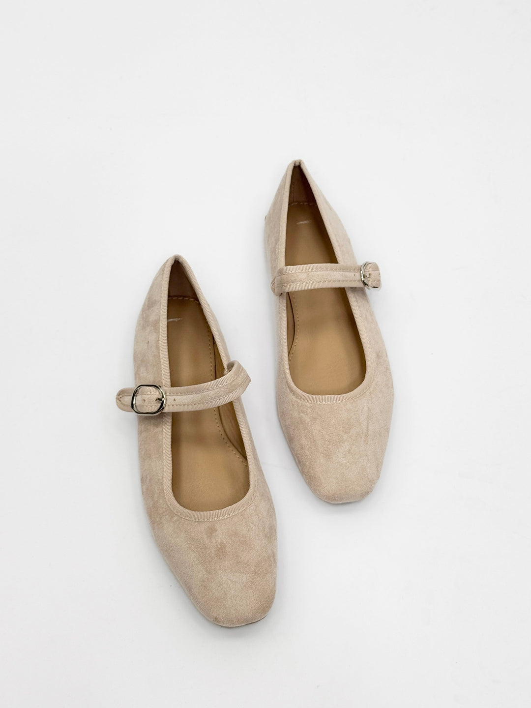 Ballerina flats with a strap