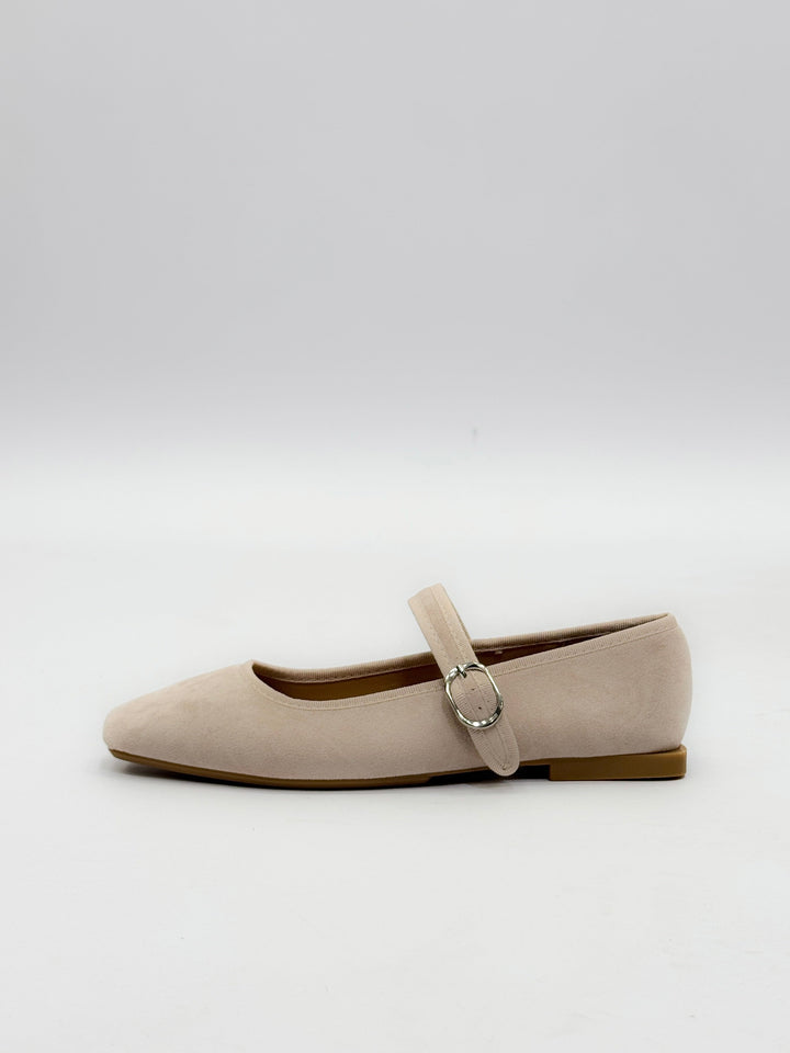 Ballerina flats with a strap