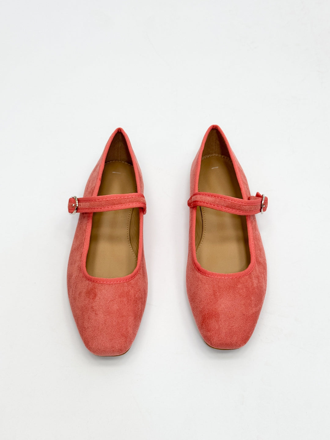 Ballerina flats with a strap