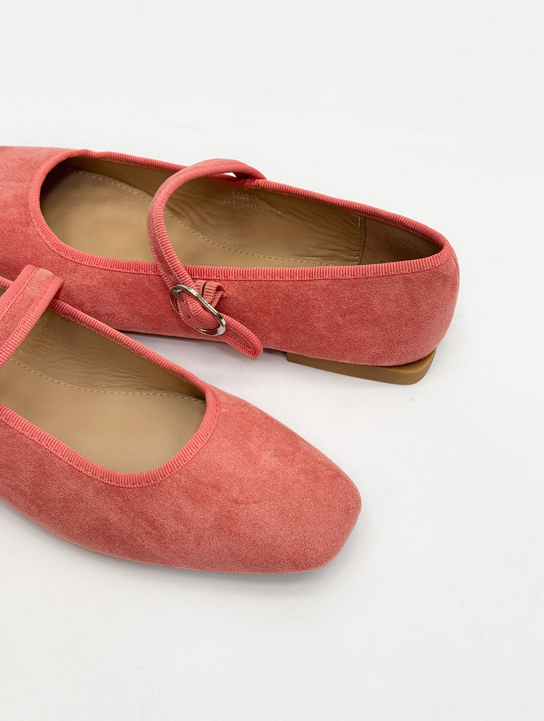 Ballerina flats with a strap