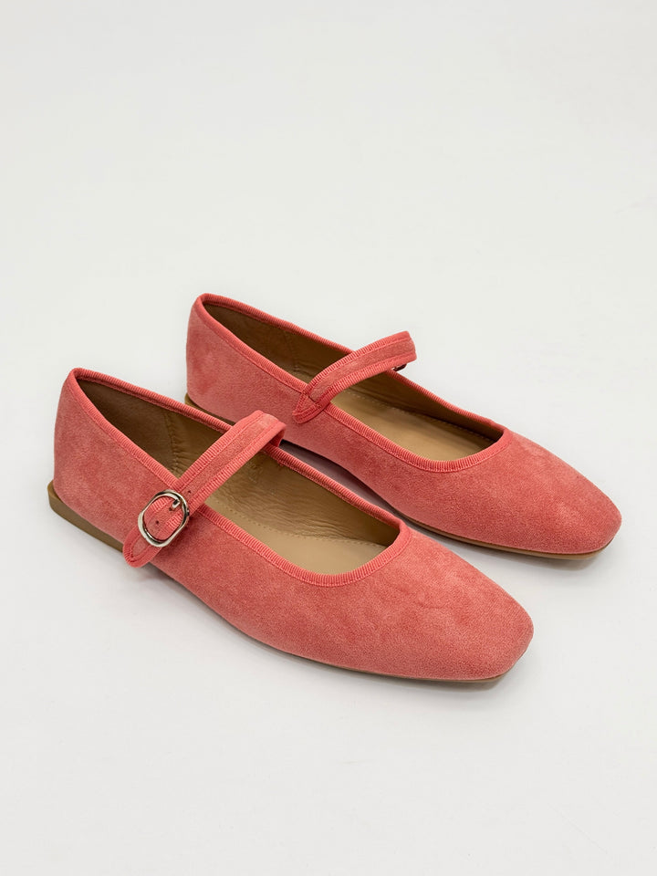 Ballerina flats with a strap