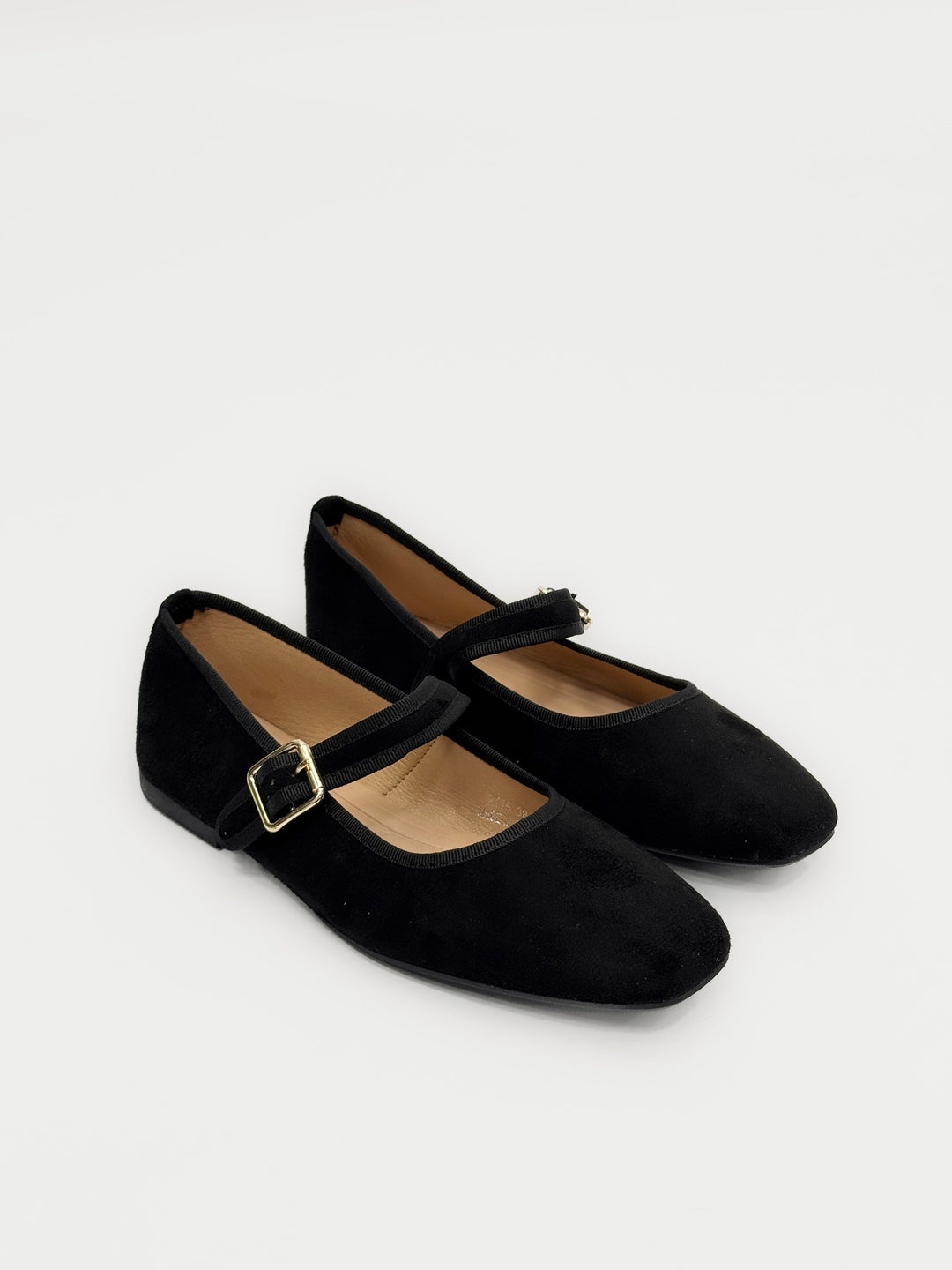 Ballerina flats with a strap