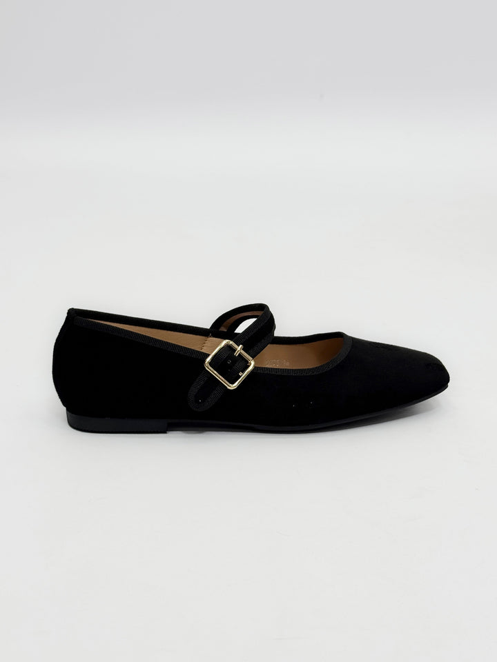 Ballerina flats with a strap