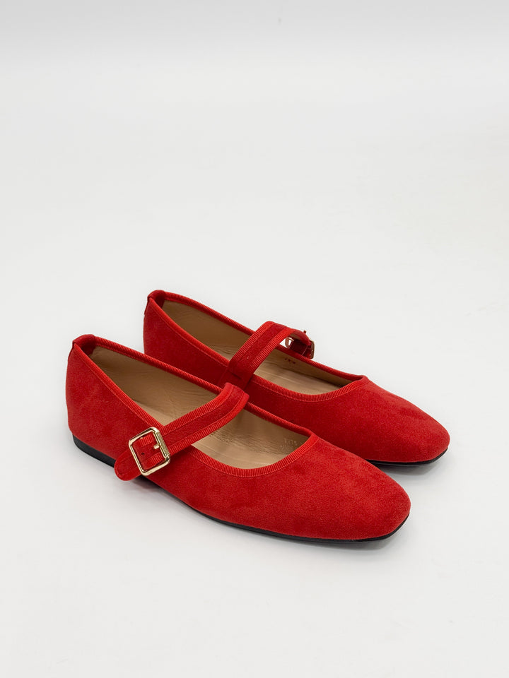 Ballerina flats with a strap
