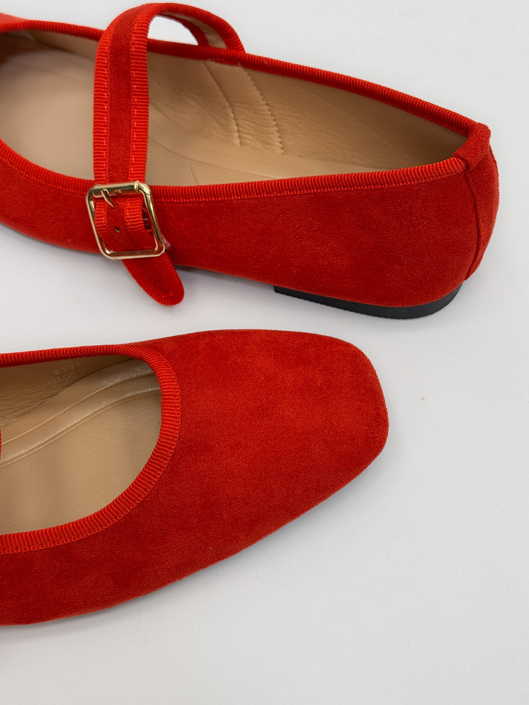Ballerina flats with a strap