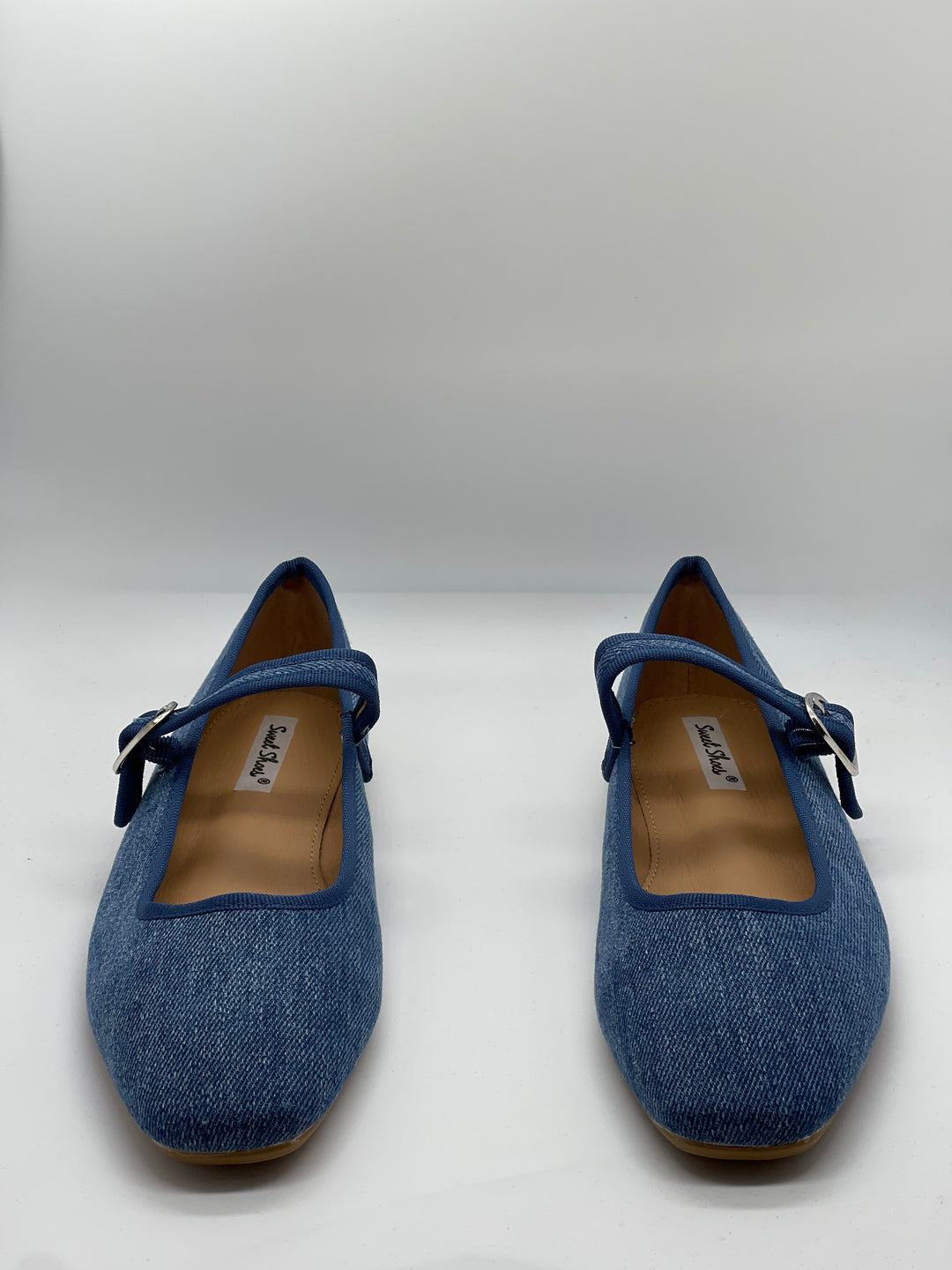 Ballerina flats with a strap