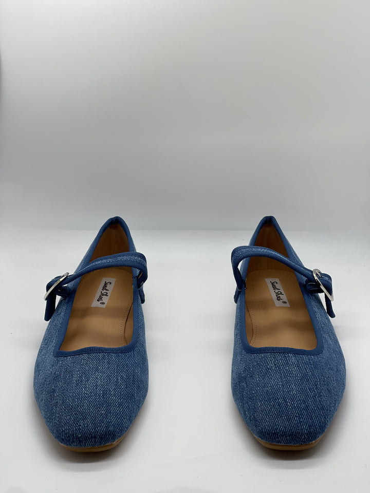 Ballerina flats with a strap