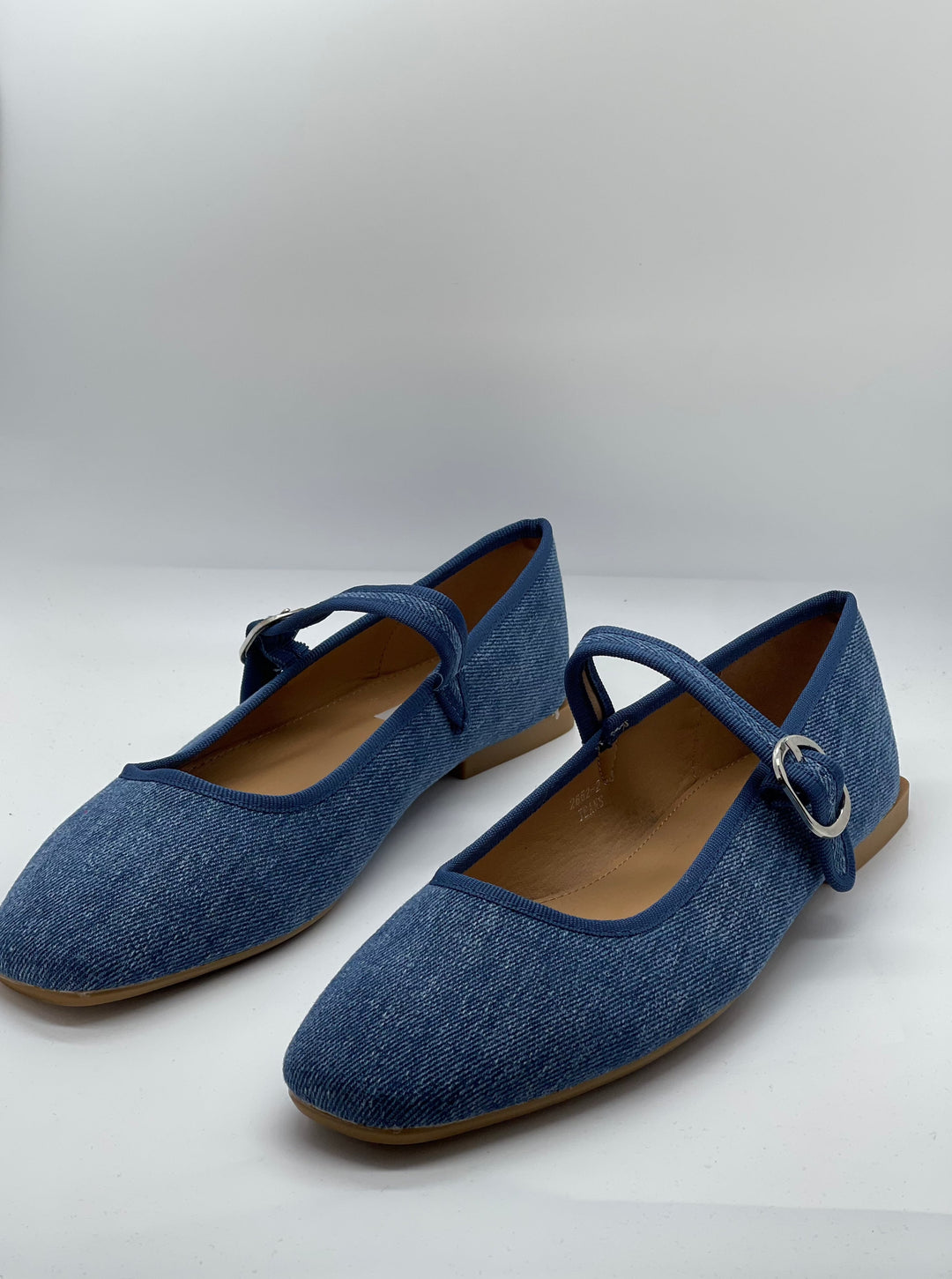 Ballerina flats with a strap