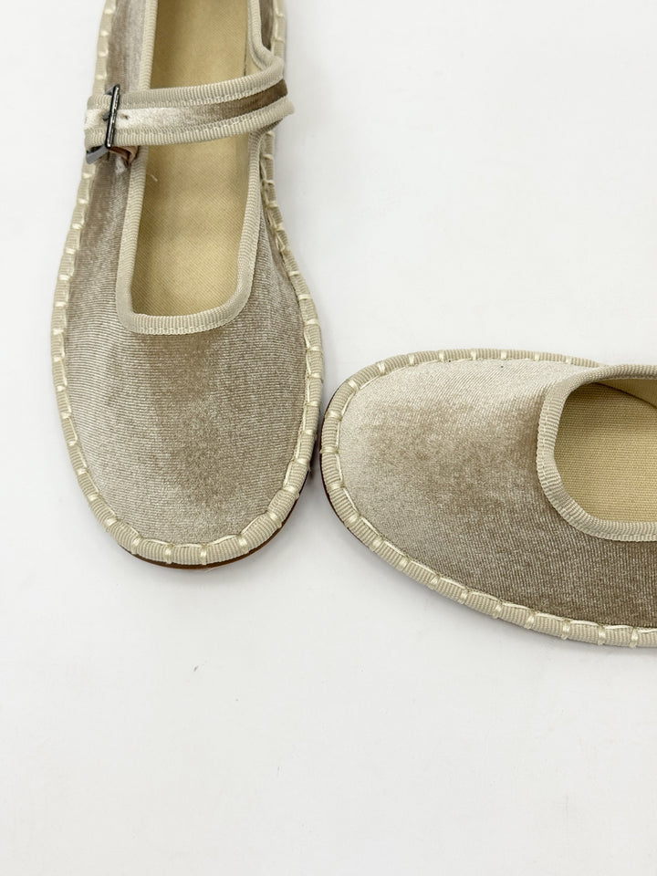 Friulian shoes with laces