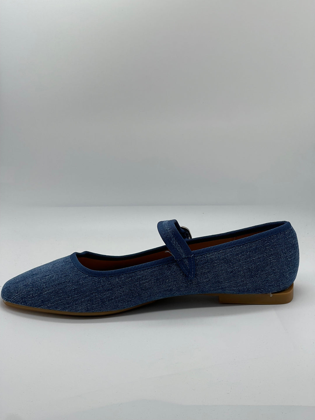 Ballerina flats with a strap
