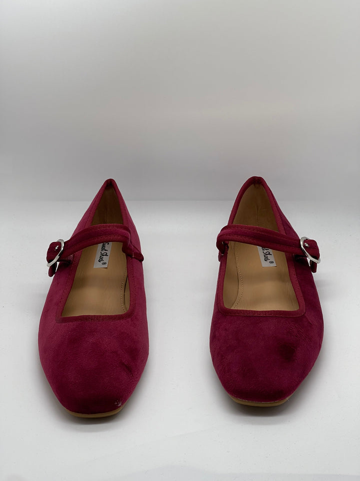 Ballerina flats with a strap