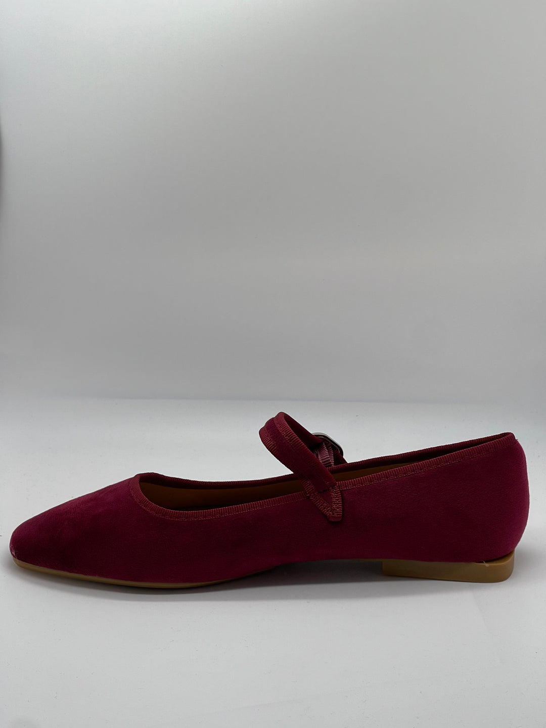 Ballerina flats with a strap