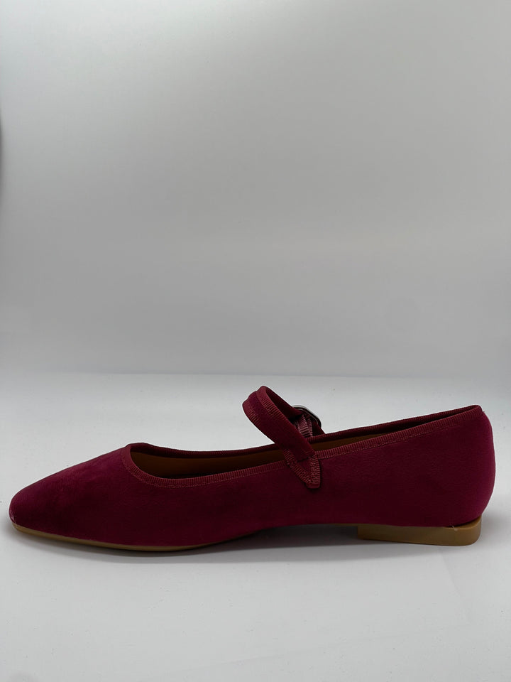 Ballerina flats with a strap