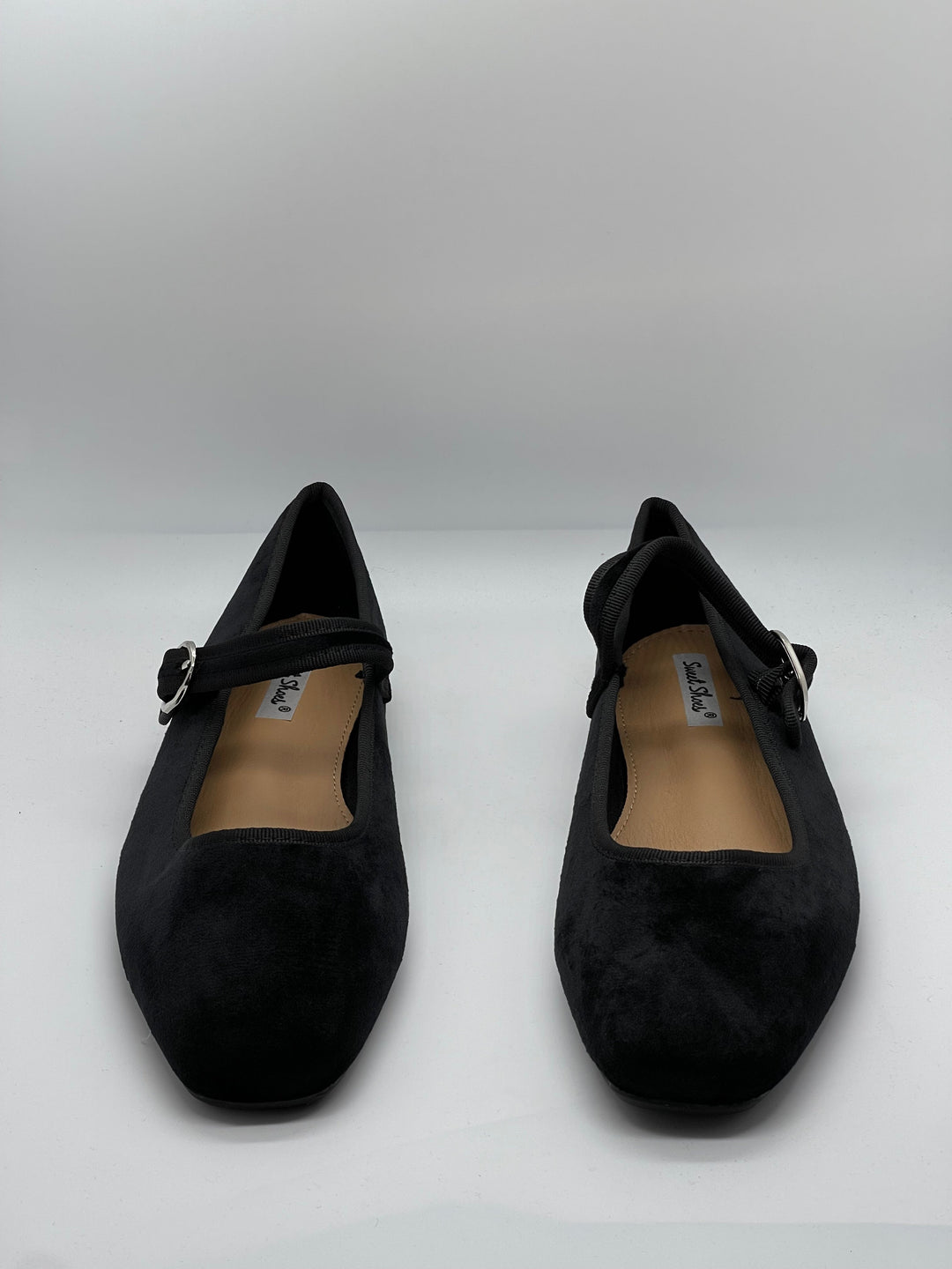 Ballerina flats with a strap