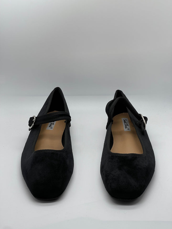 Ballerina flats with a strap
