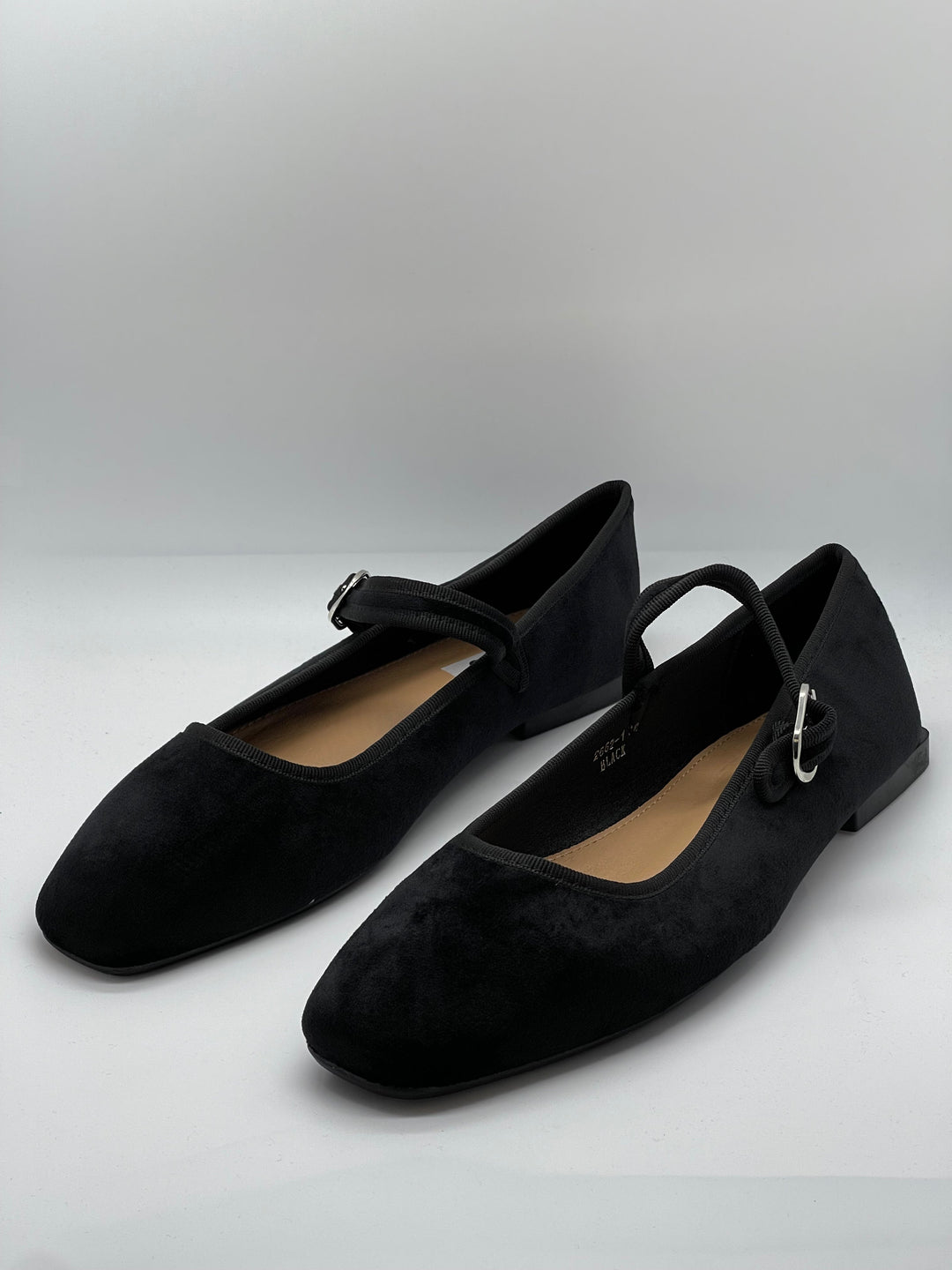 Ballerina flats with a strap