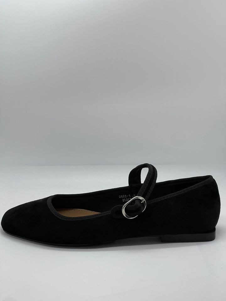 Ballerina flats with a strap