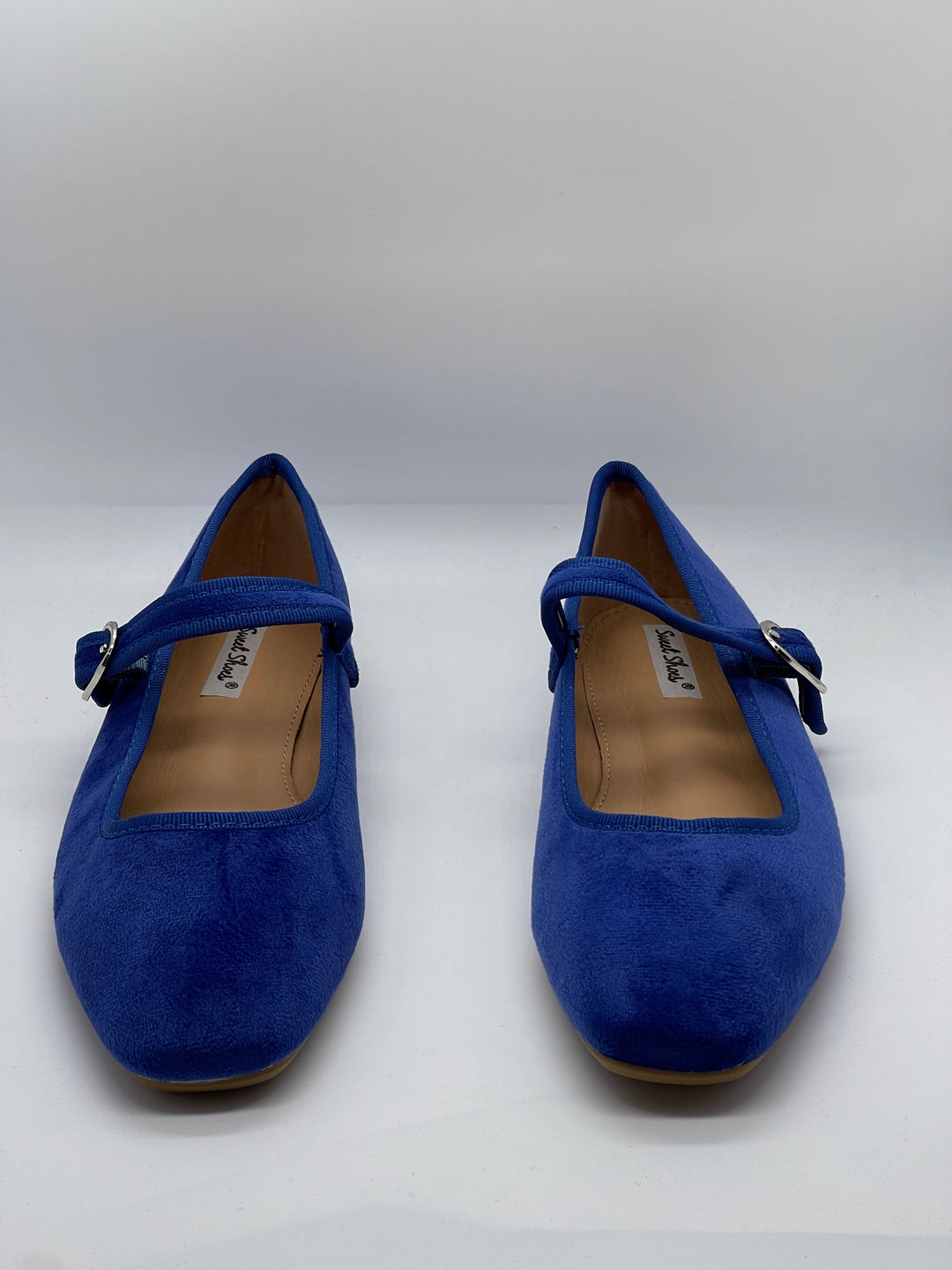 Ballerina flats with a strap