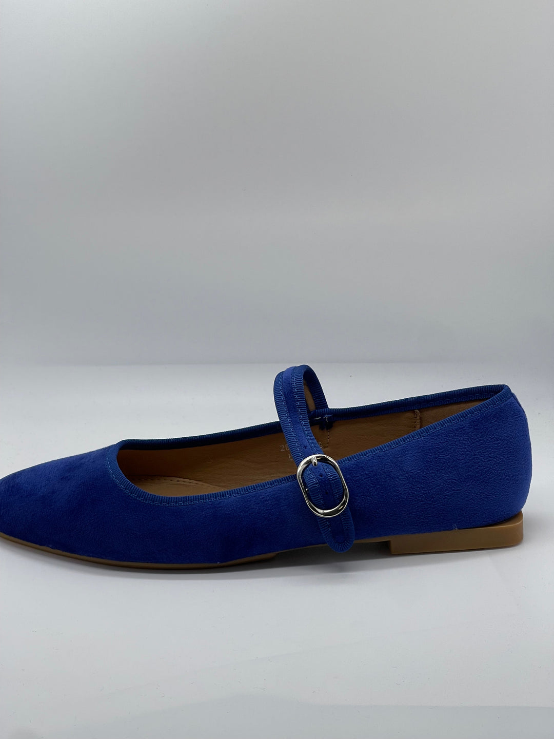 Ballerina flats with a strap