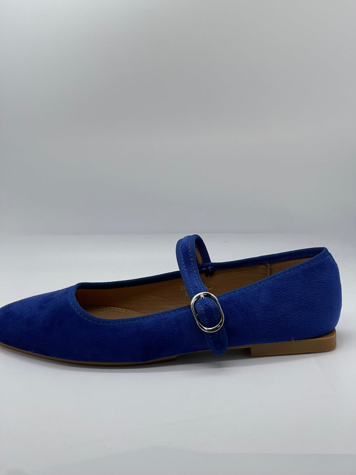 Ballerina flats with a strap